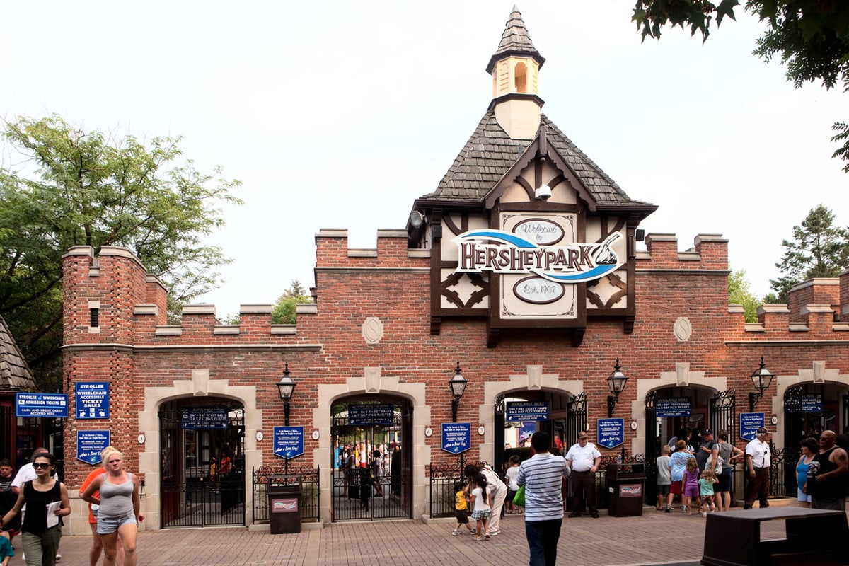 https://static.independent.co.uk/s3fs-public/thumbnails/image/2018/03/28/10/hersheypark-entrance.jpg?width=1200&height=800&crop=1200:800