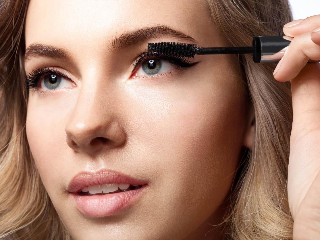 Your friends may be flaky but your lashes needn’t be with this nifty invention