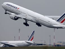 Air France cancels a quarter of flights