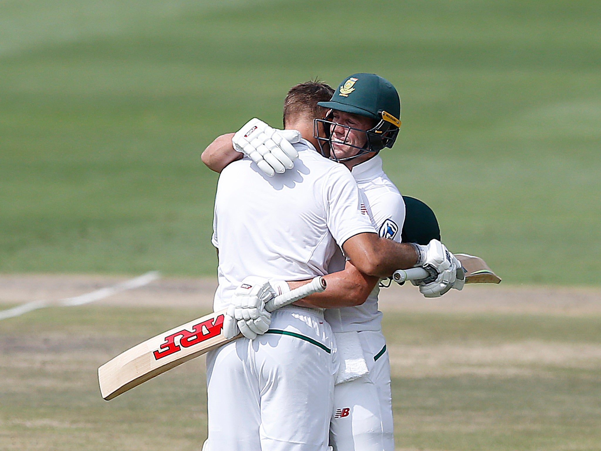 AB De Villiers congratulates Aiden Markram on his century