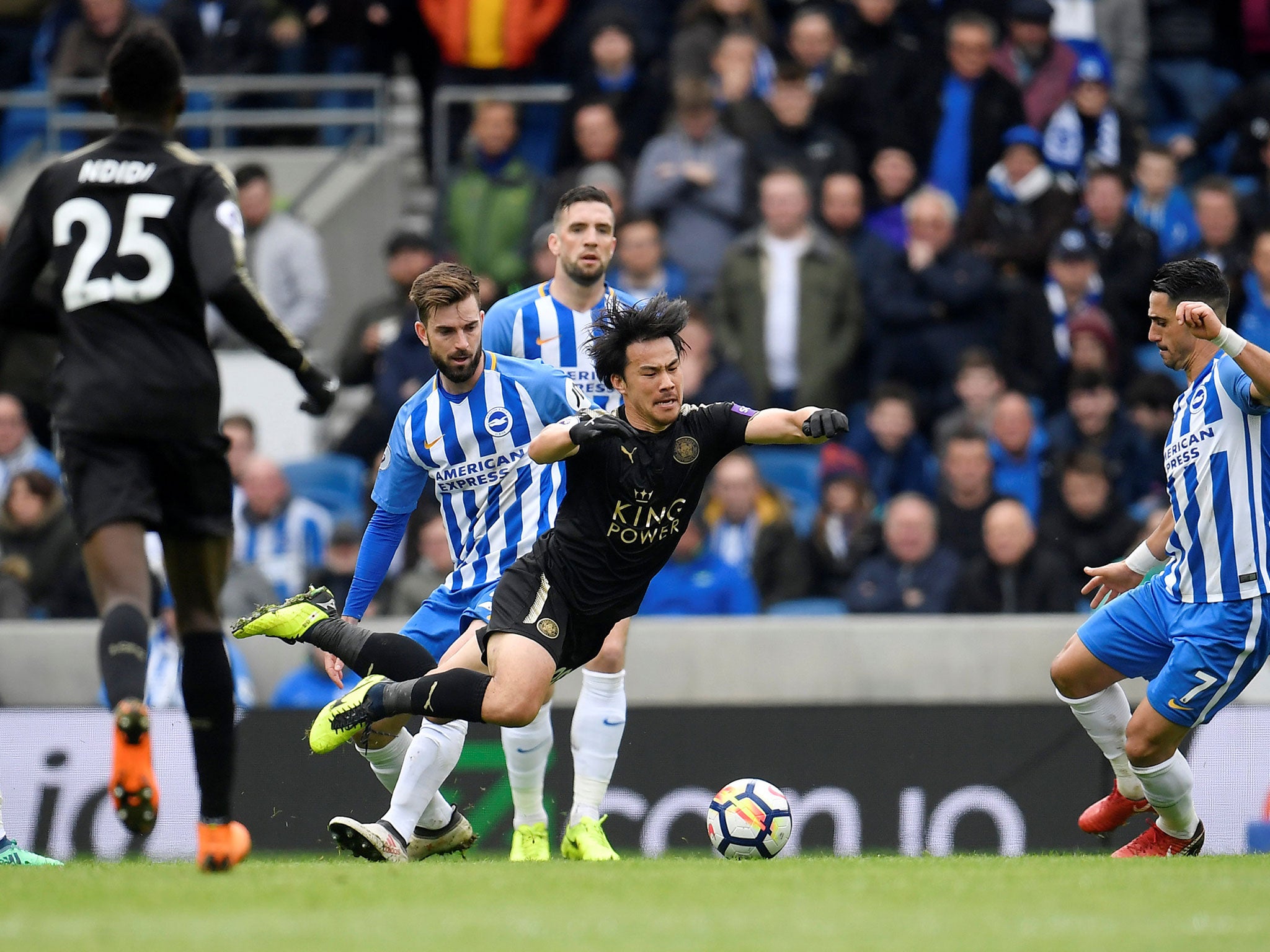 Shinji Okazaki is brought down by Davy Propper