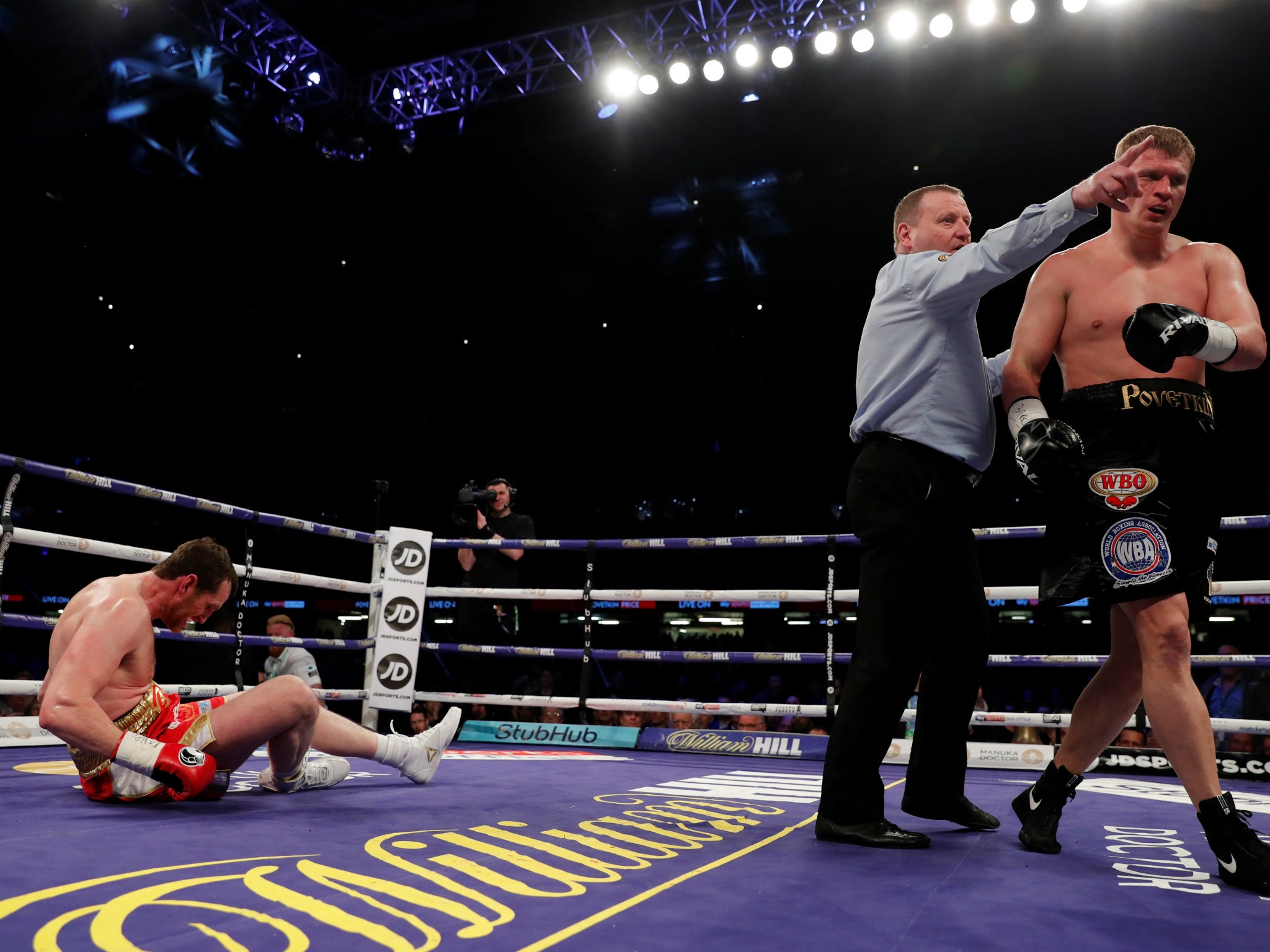 David Price beaten by Alexander Povetkin as paramedics rush into the ring  with oxygen