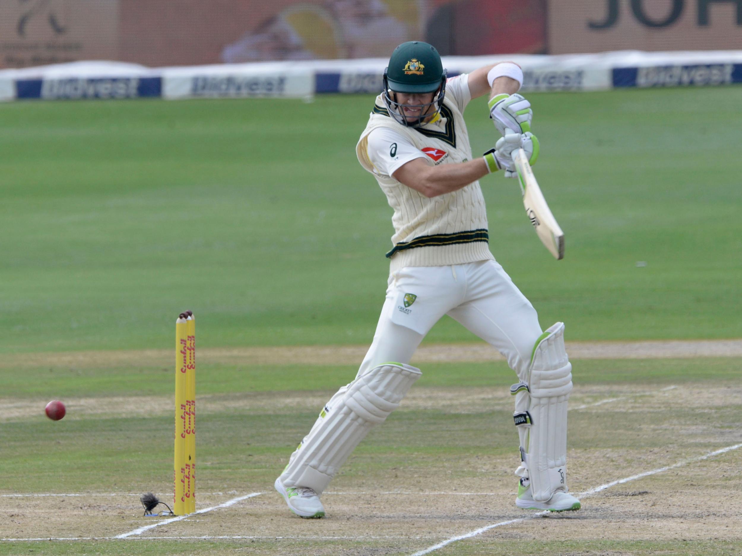 Paine dug in as Australia posted 221