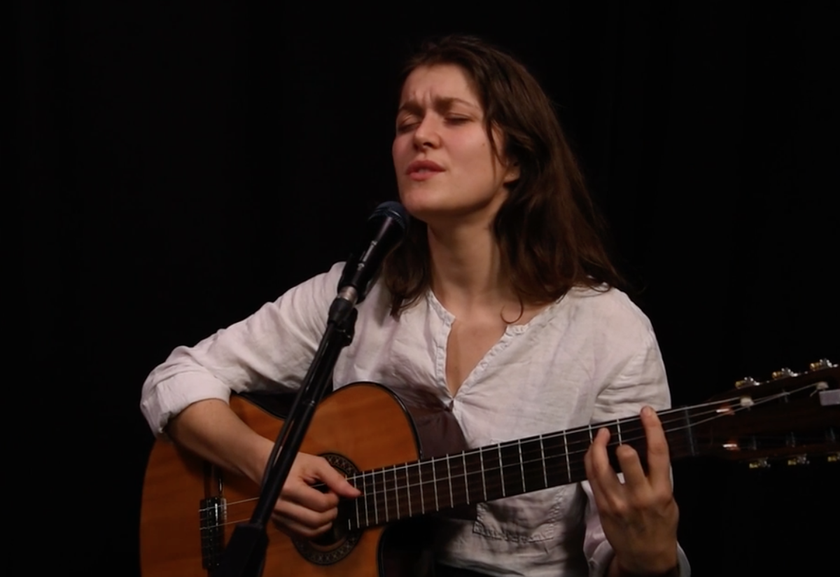 Singer Pitou plays three songs for Music Box season three, episode 27