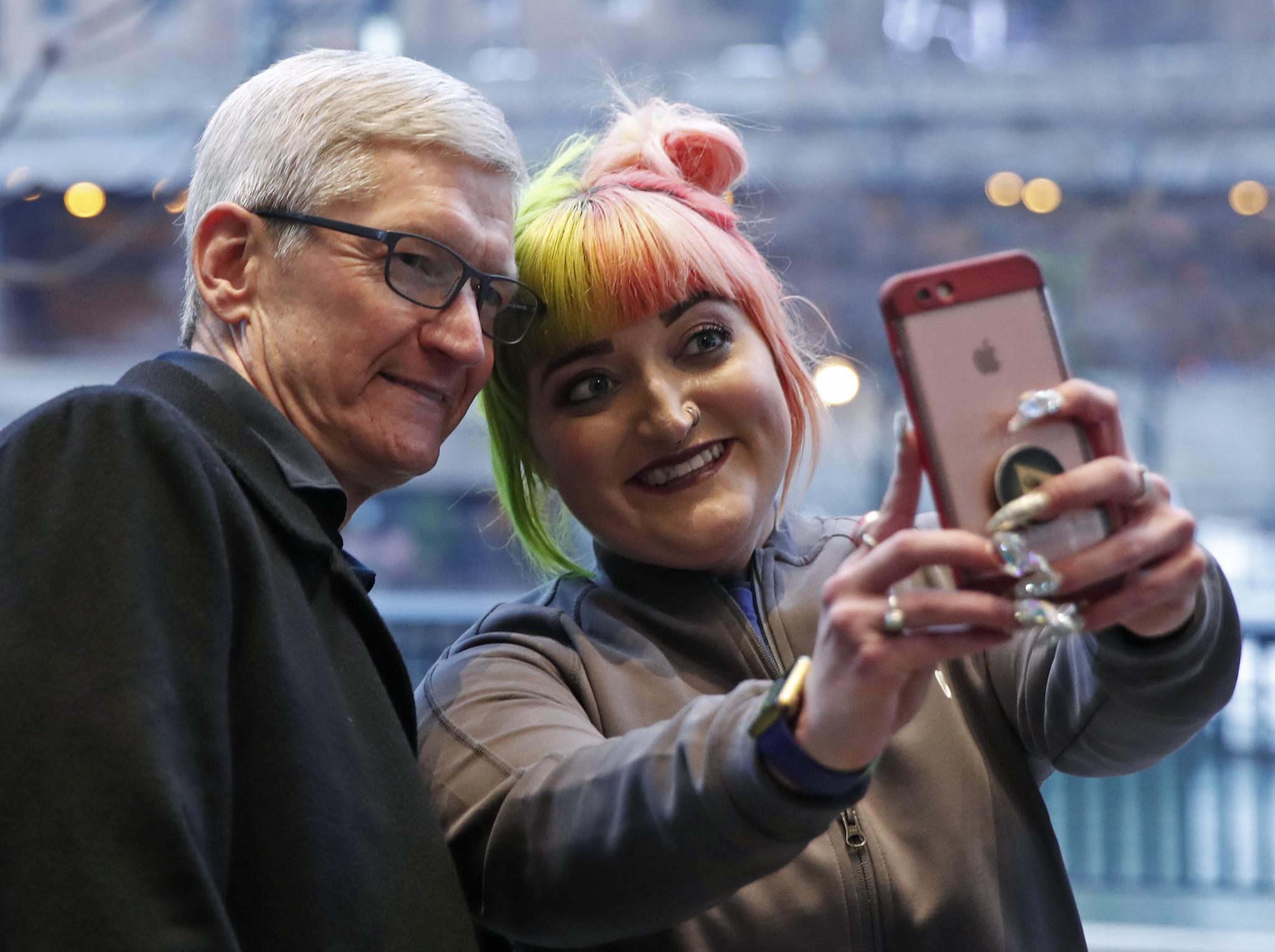 Apple CEO Tim Cook poses for a selfie as he visits an Apple store in Chicago, March 27, 2018