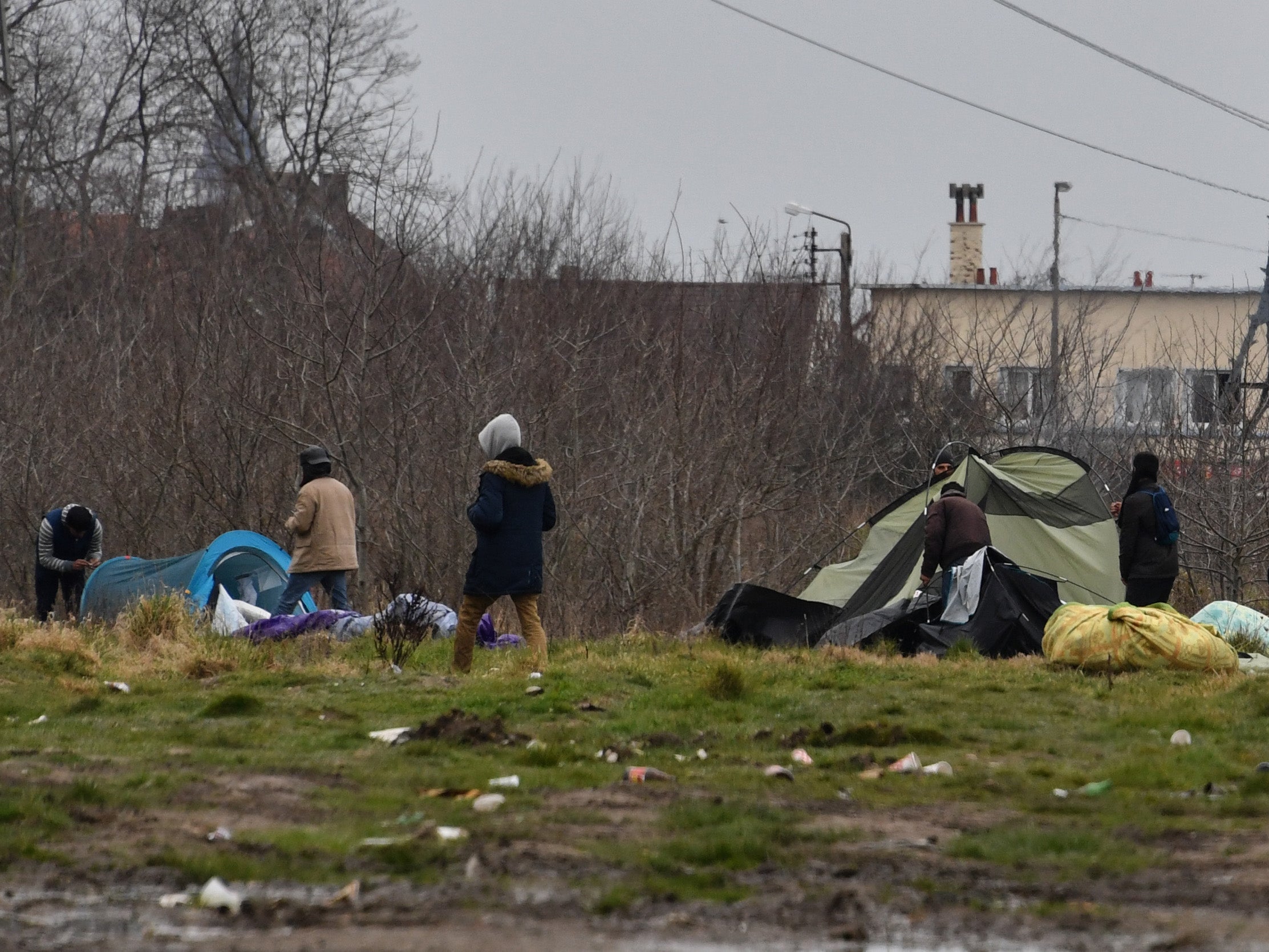 It is estimated that up to 900 migrants and asylum-seekers in Calais, 350 in Dunkirk and an unidentified number at other sites elsewhere along the northern French coast