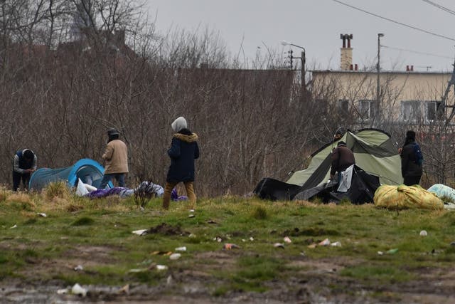 It is estimated that up to 900 migrants and asylum-seekers in Calais, 350 in Dunkirk and an unidentified number at other sites elsewhere along the northern French coast