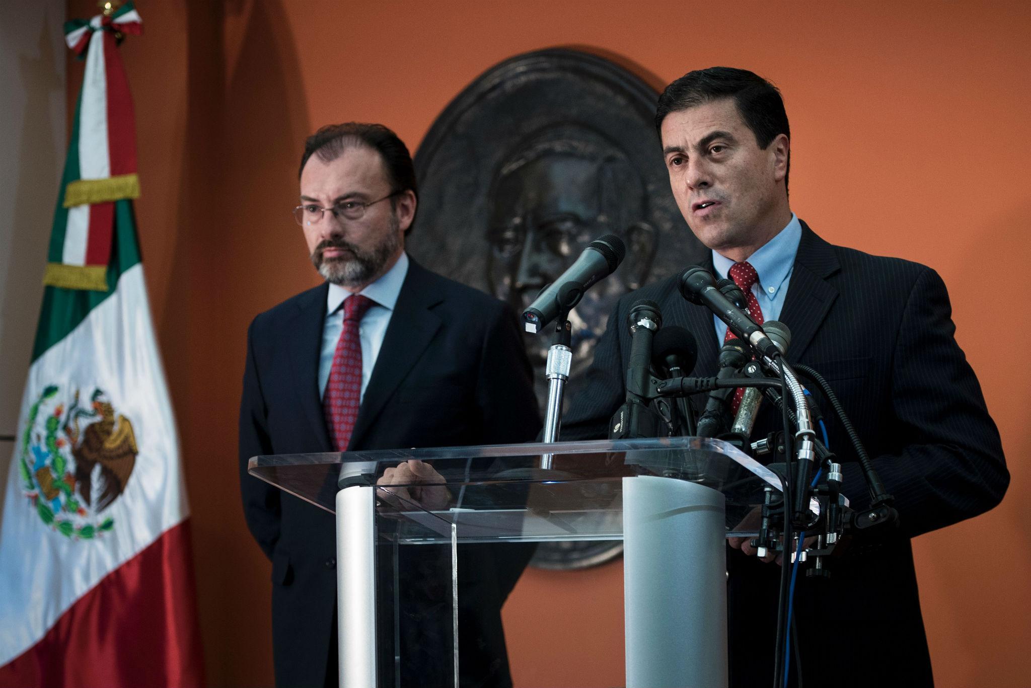 Mexico's Ambassador to the US, Geronimo Gutierrez (right), introduces Mexico's Foreign Minister, Luis Videgaray