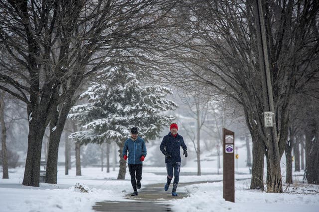 Spring snow hits the midwestern United States