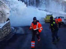 Avalanche causes rescue workers to flee for their lives in France