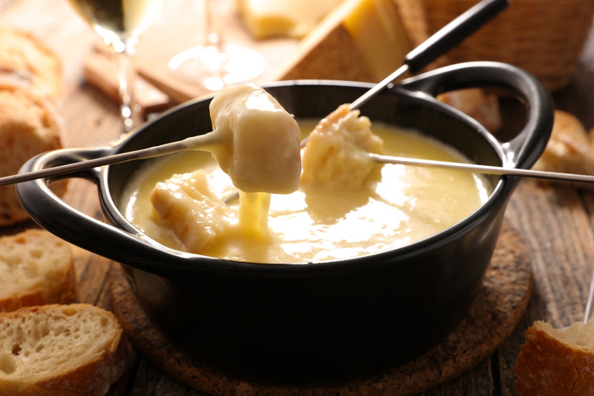 kleuring entiteit Bediende Cheese fondue revival could be due to Brexit, Oxford professor claims | The  Independent | The Independent