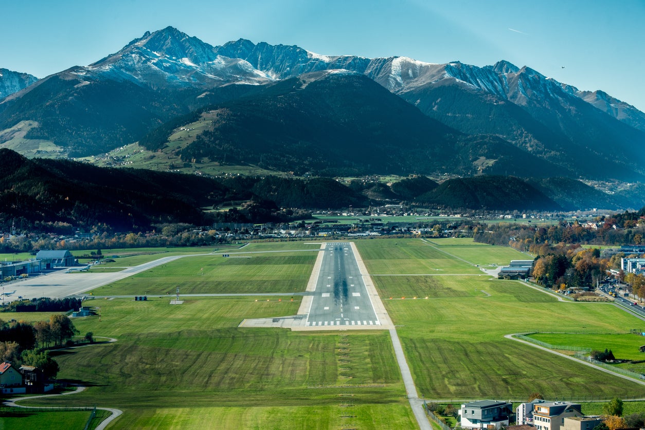 The dramatic approach to Innsbruck airport (Getty/iStockphoto)