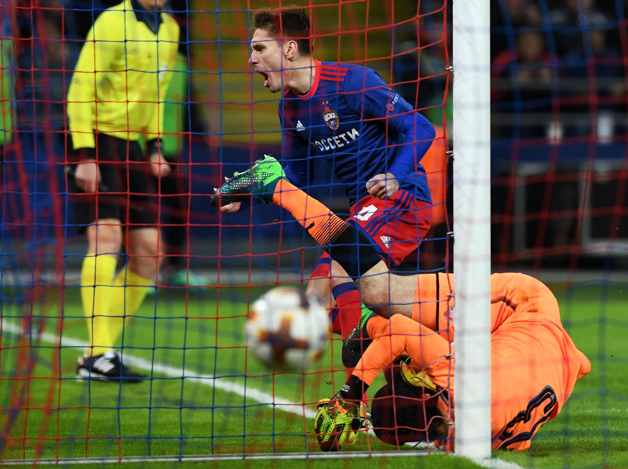 Kirill Nababkin turns the ball past Petr Cech