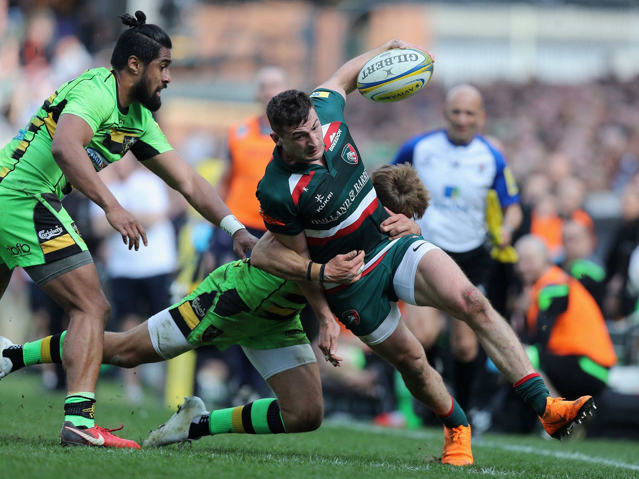 Jonny May attempts to take on Piers Francis and Ahsee Tuala