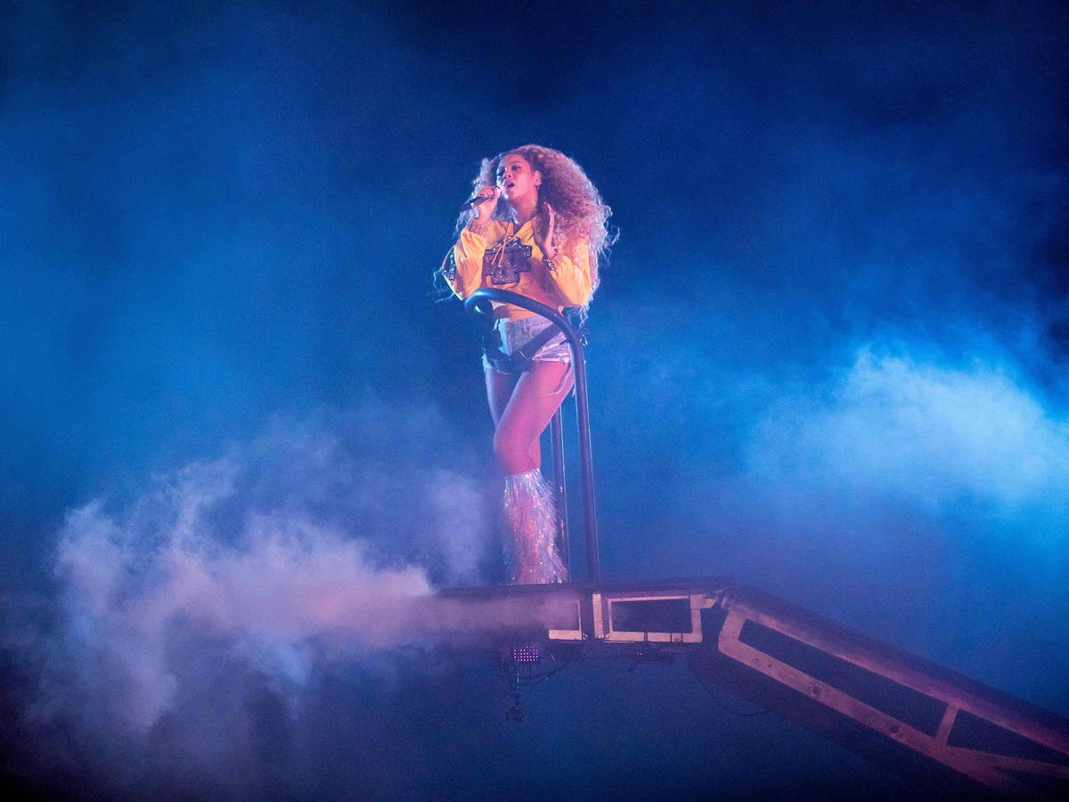 Coachella 2018: Beyoncé and Solange fall on stage during joint ...