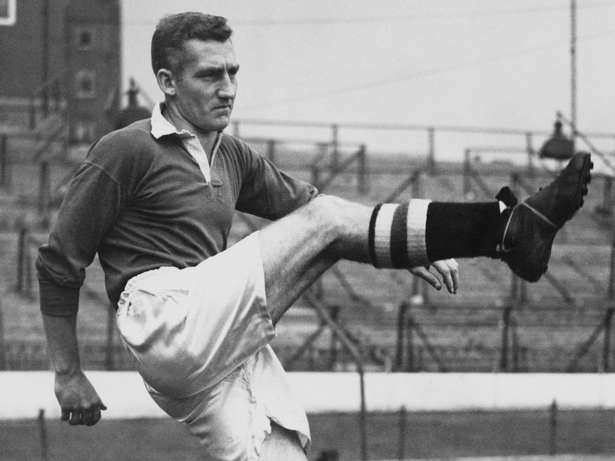 Chelsea centre-forward Roy Bentley in action, 18 August 1953