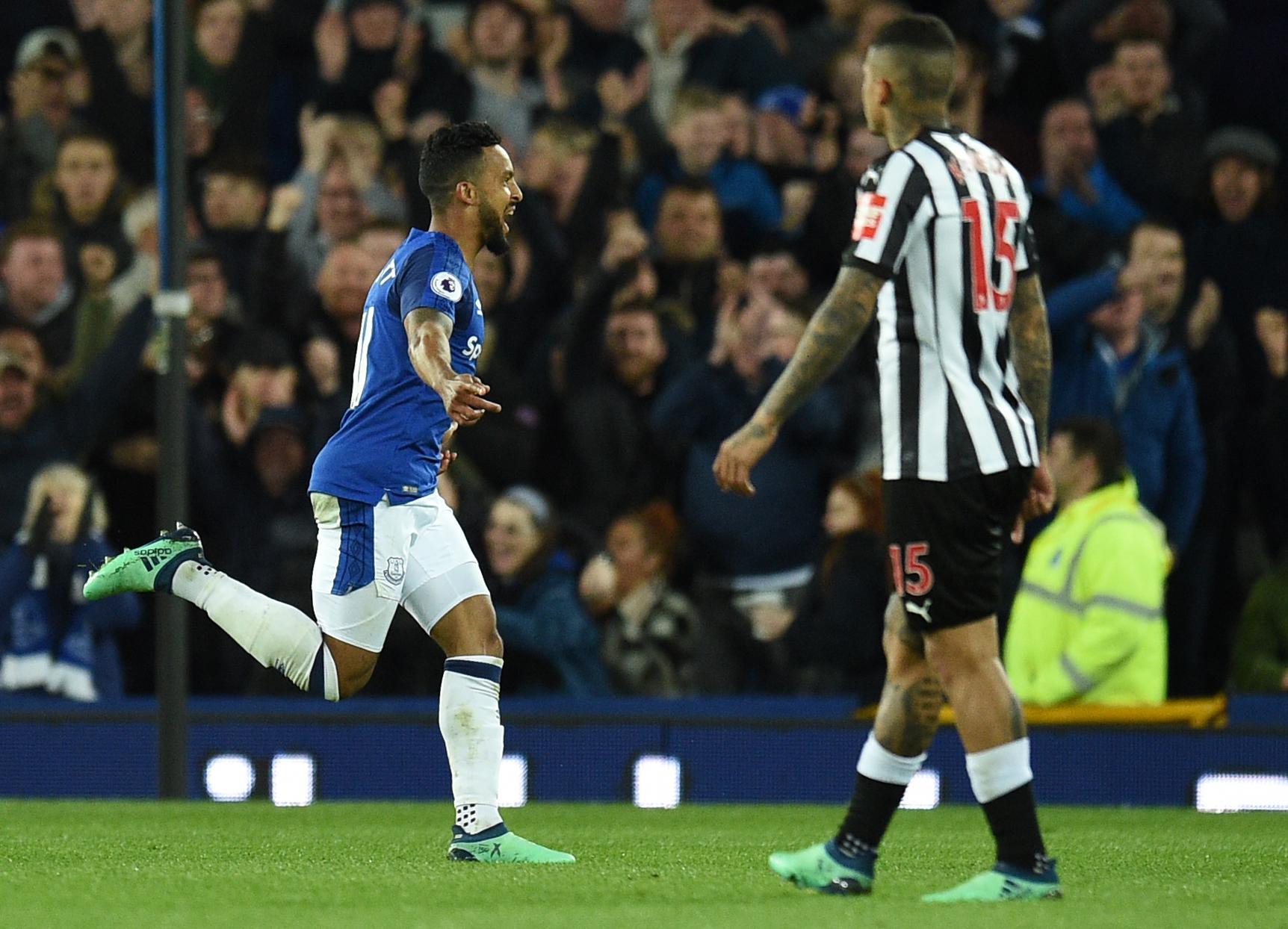 Theo Walcott fires winner to offer Everton some respite and bring Newcastle&apos;s purple patch to an end