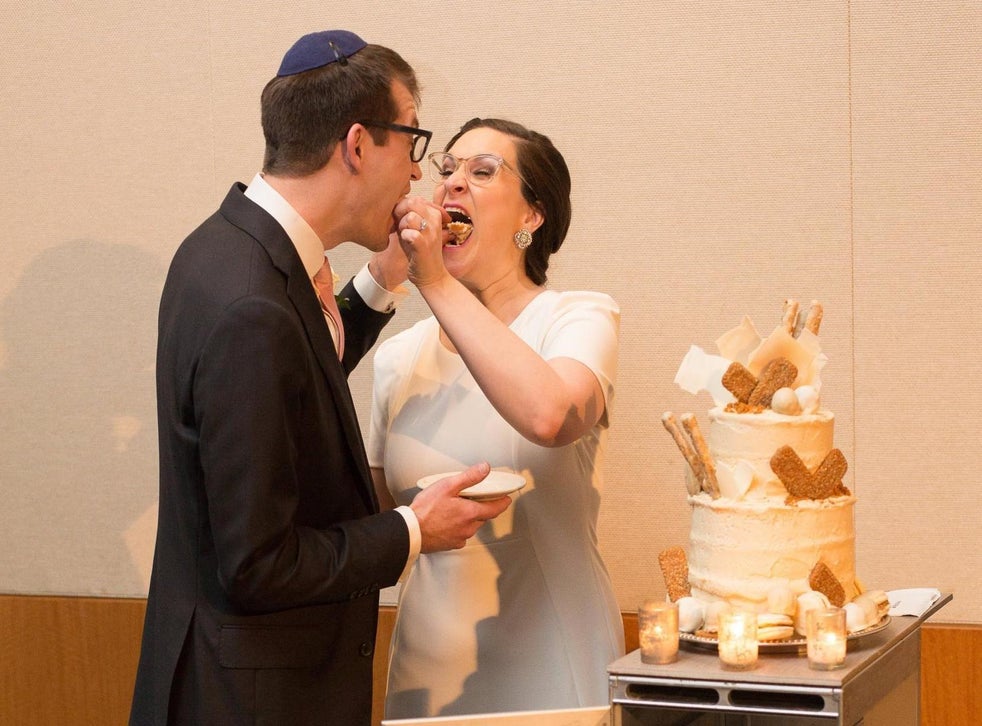 Us Couple Marry In Delta Air Lines Themed Wedding The Independent The Independent
