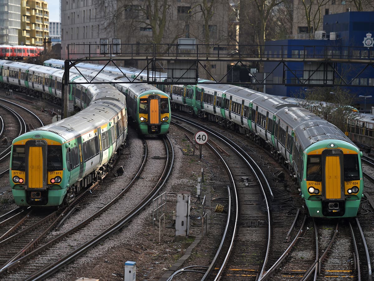 Southern Rail RMT union accuses train operator of 'smear campaign' in