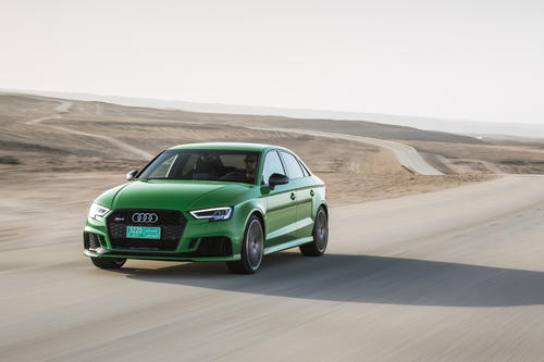 The best thing is the look and especially this wicked shade of ‘Viper Green’ they’ve invented. They reserve it for the most extrovert cars in the VW Group, such as the Audi TT and a few Porsches, so it is a bit special
