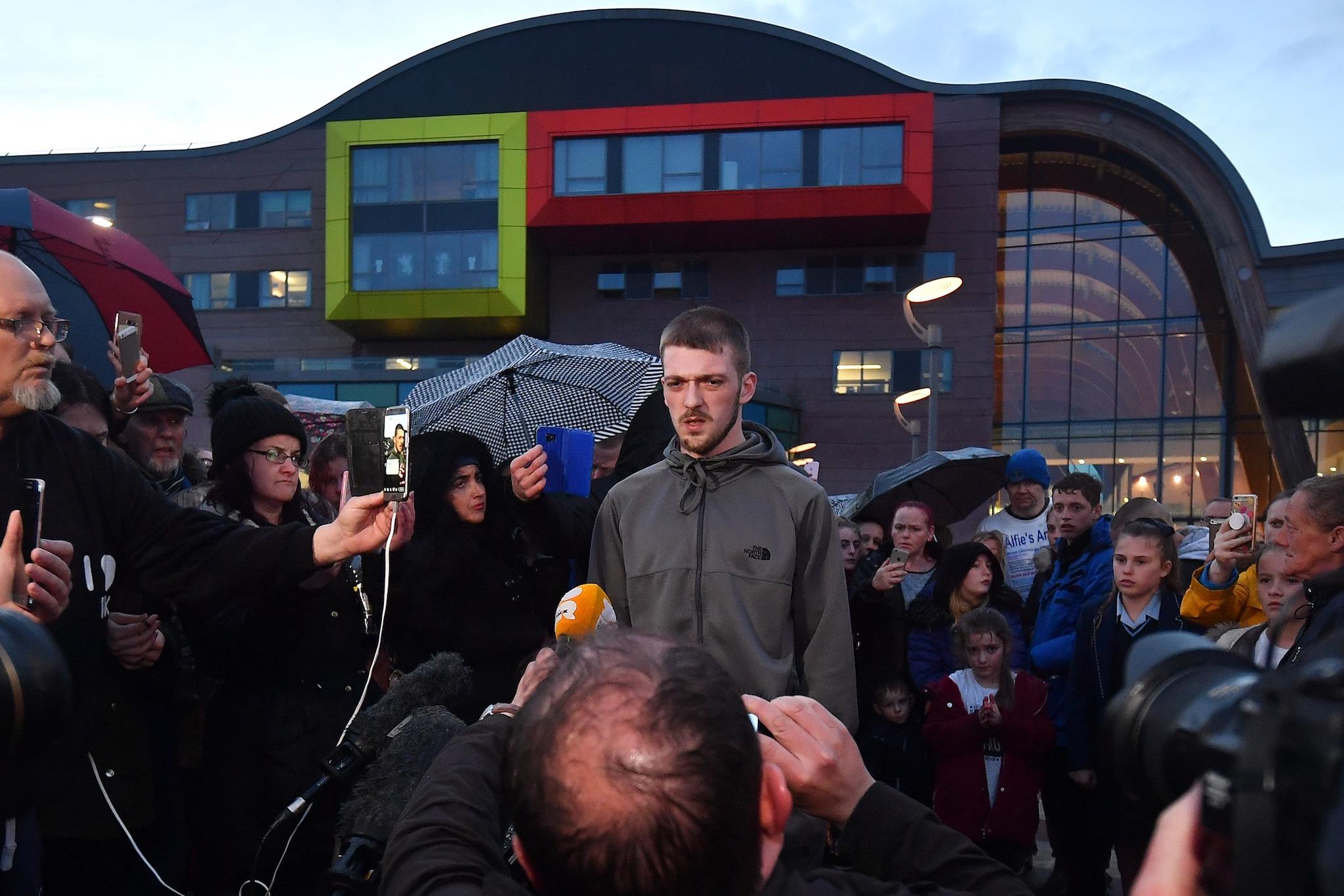 Tom Evans, father of Alfie Evans, speaks to media outside at Alder Hey Children's Hospital on April 24, 2018 in Liverpool, England