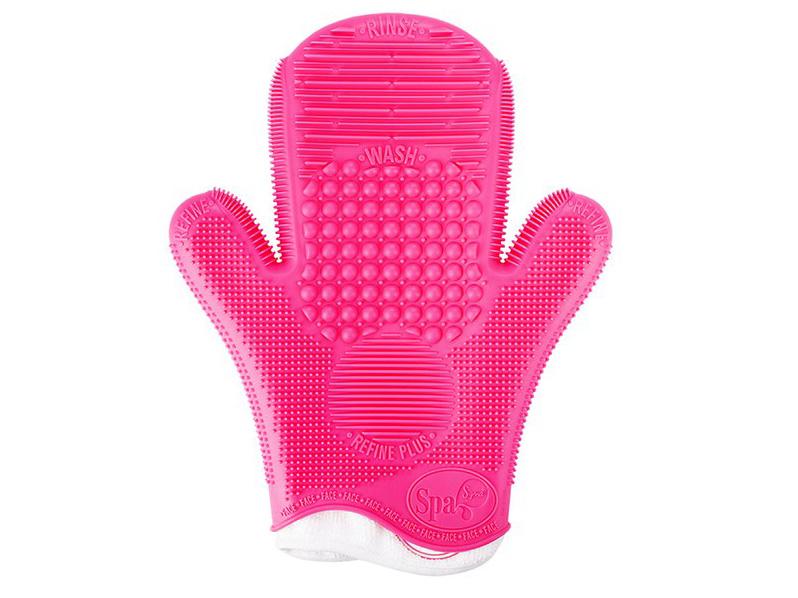 Sigma 2X Sigma spa brush cleaning glove, £27.90, Look Fantastic