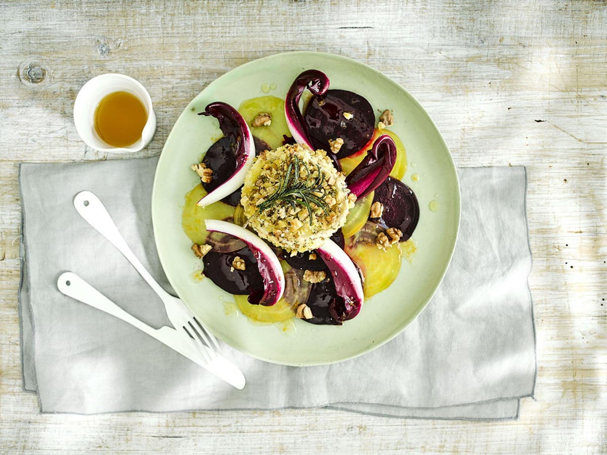 How to make baked goats cheese salad with beetroot carpaccio The