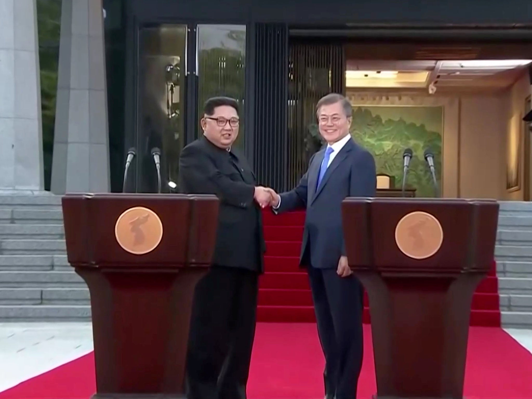 outh Korean President Moon Jae-in and North Korean leader Kim Jong Un shake hands after delivering a joint statement