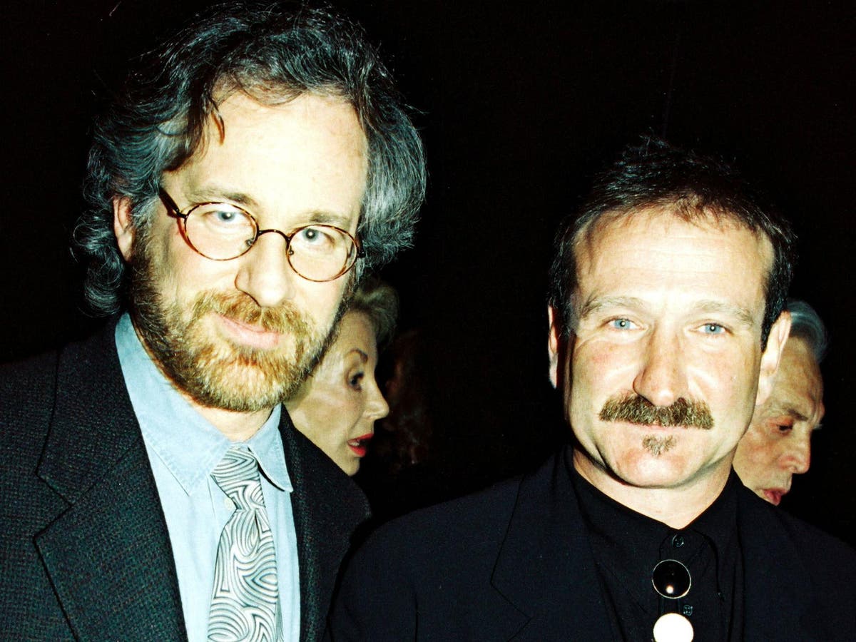Steven Spielberg relied on weekly phone calls from Robin Williams to get  through Schindler's List | The Independent | The Independent
