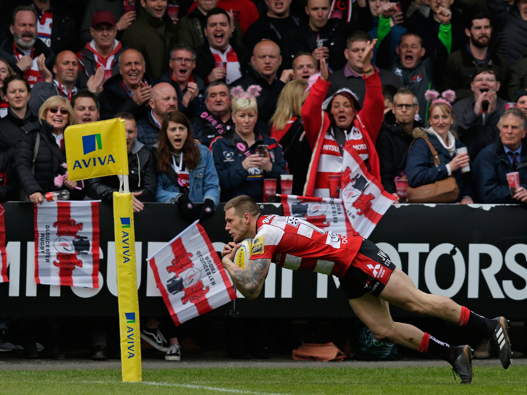 Jason Woodward dives over for one of Gloucester's three tries