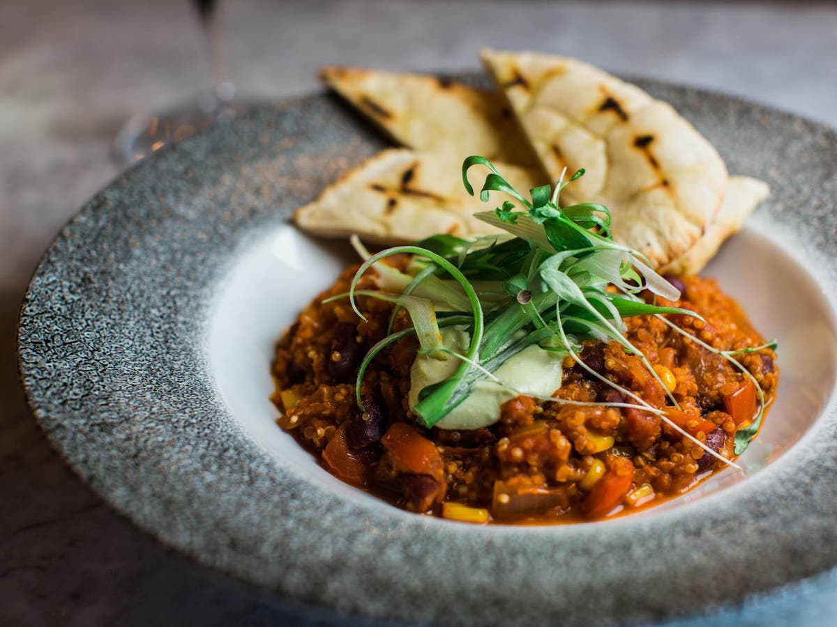 How to make chipotle and quinoa chilli with avocado cream The