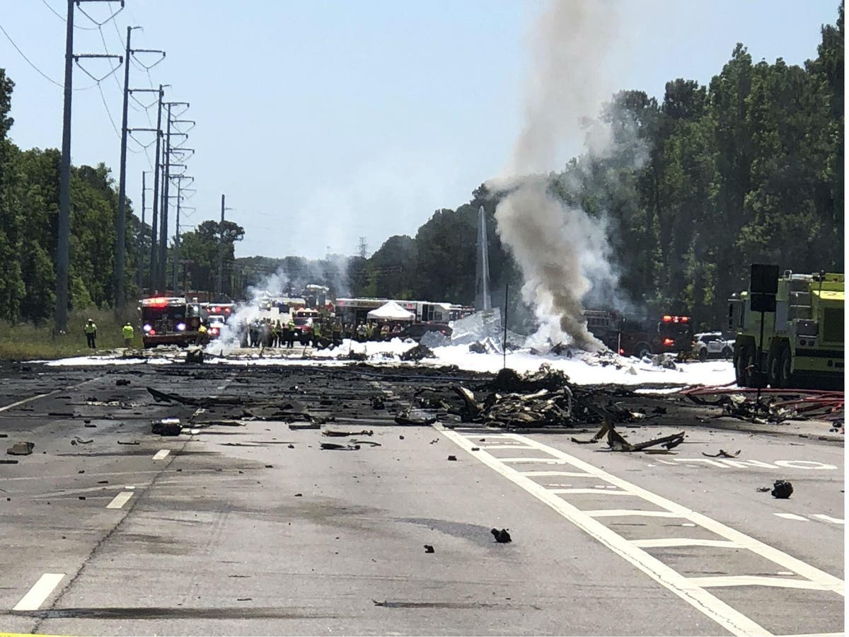 'Hero' Savannah plane crash pilot 'tried to avoid pedestrians on ground