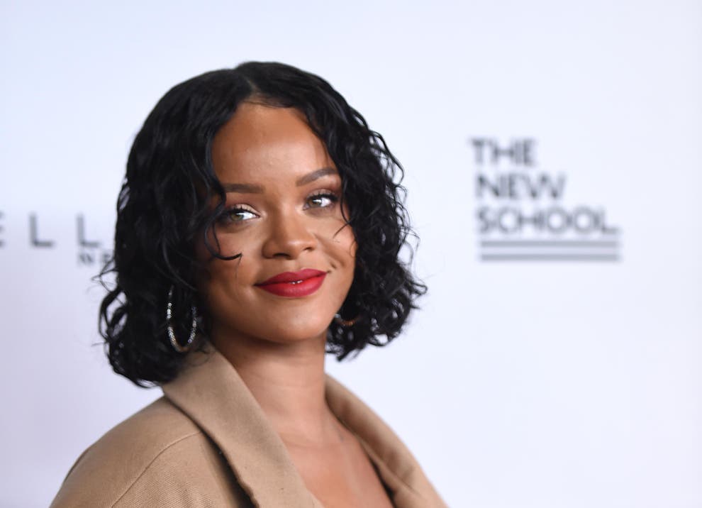 Rihanna Praised For Spreading Positive Message About Stretch Marks