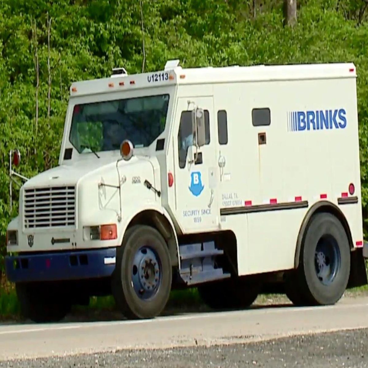 Chaos on motorway as armoured truck spills cargo of $600,000 cash causing  drivers to stop and scoop it up | The Independent | The Independent