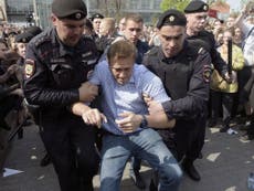 Key Putin opponent among hundreds arrested in violent Moscow clashes