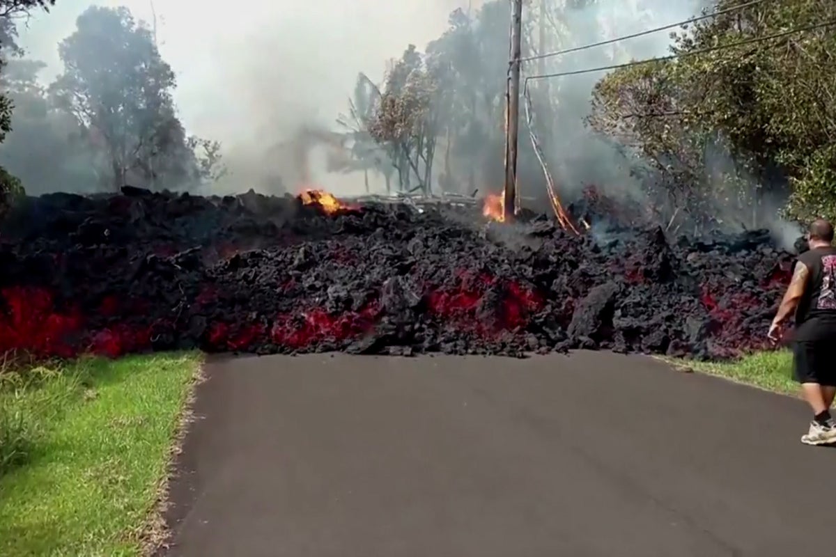 Video shows Hawaii residents greeted by wall of lava flowing down ...