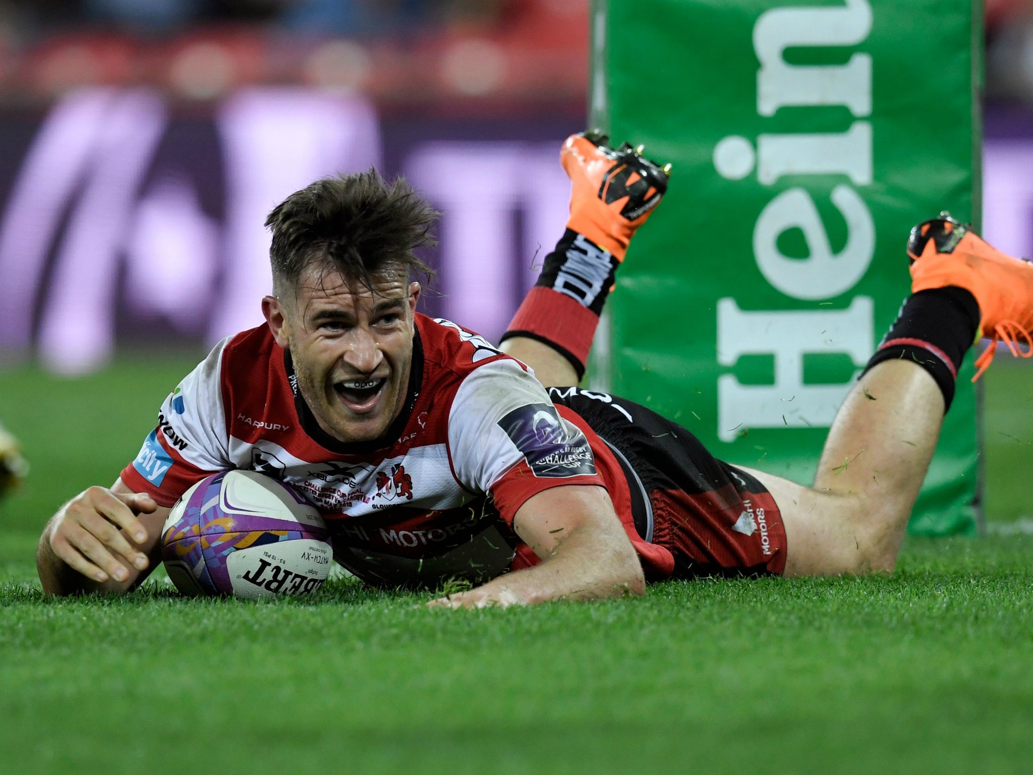 Mark Atkinson celebrates scoring Gloucester's second try