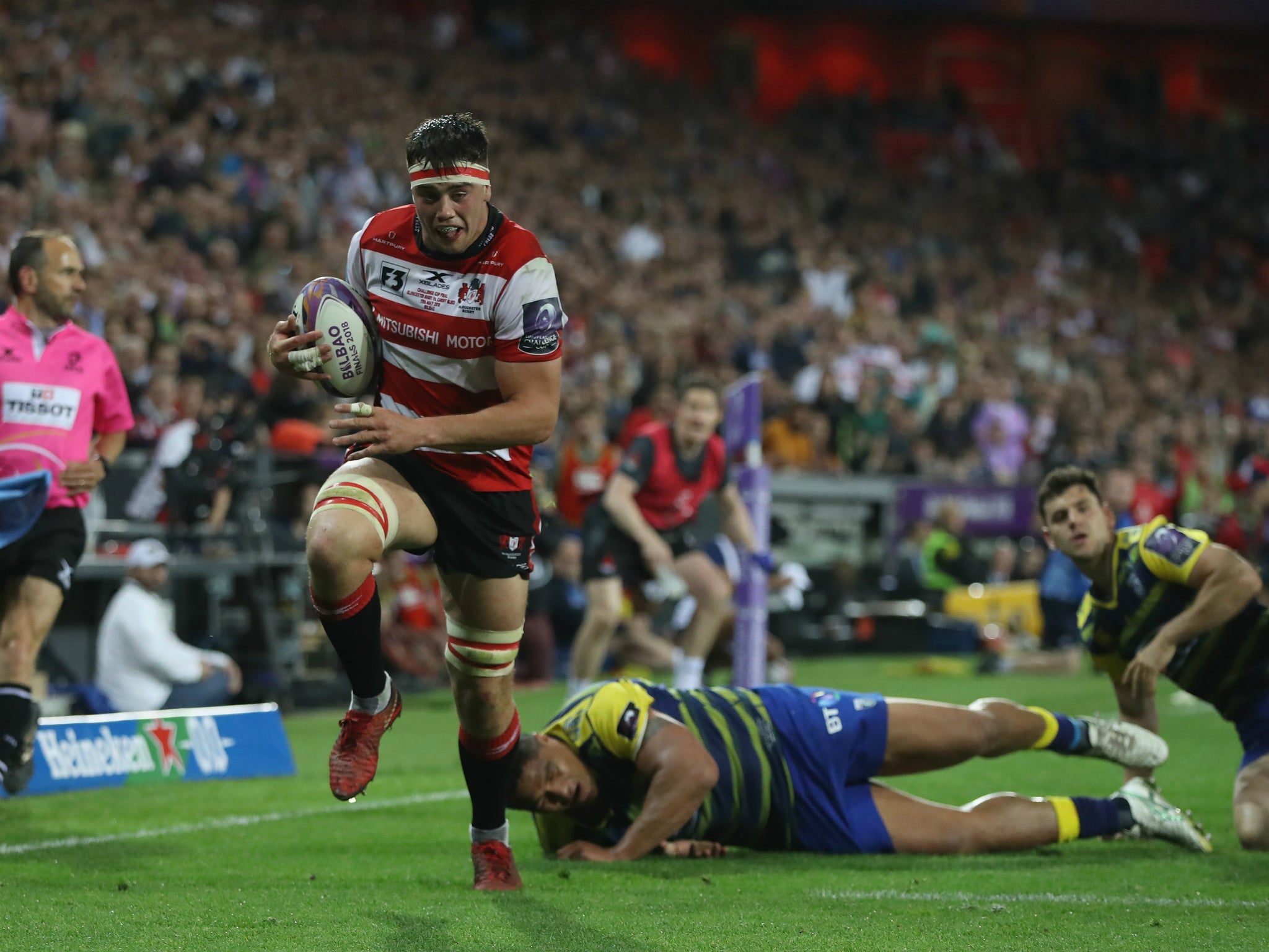 Lewis Ludlow saw his try for Gloucester ruled out for a forward pass by referee Jerome Garces