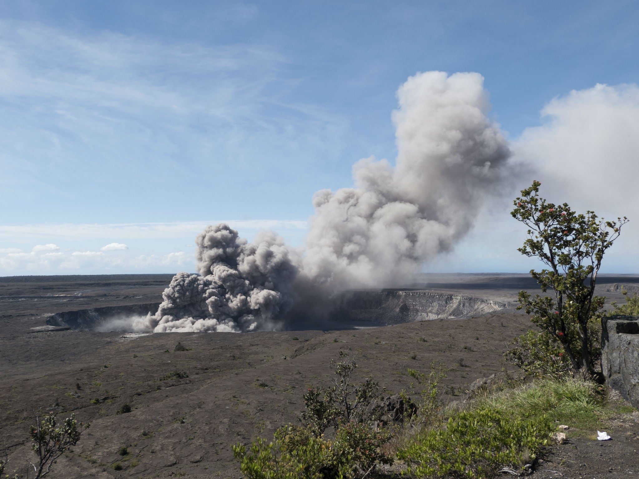Hawaii volcano: New fissure spits lava in aftermath of Kilauea eruption