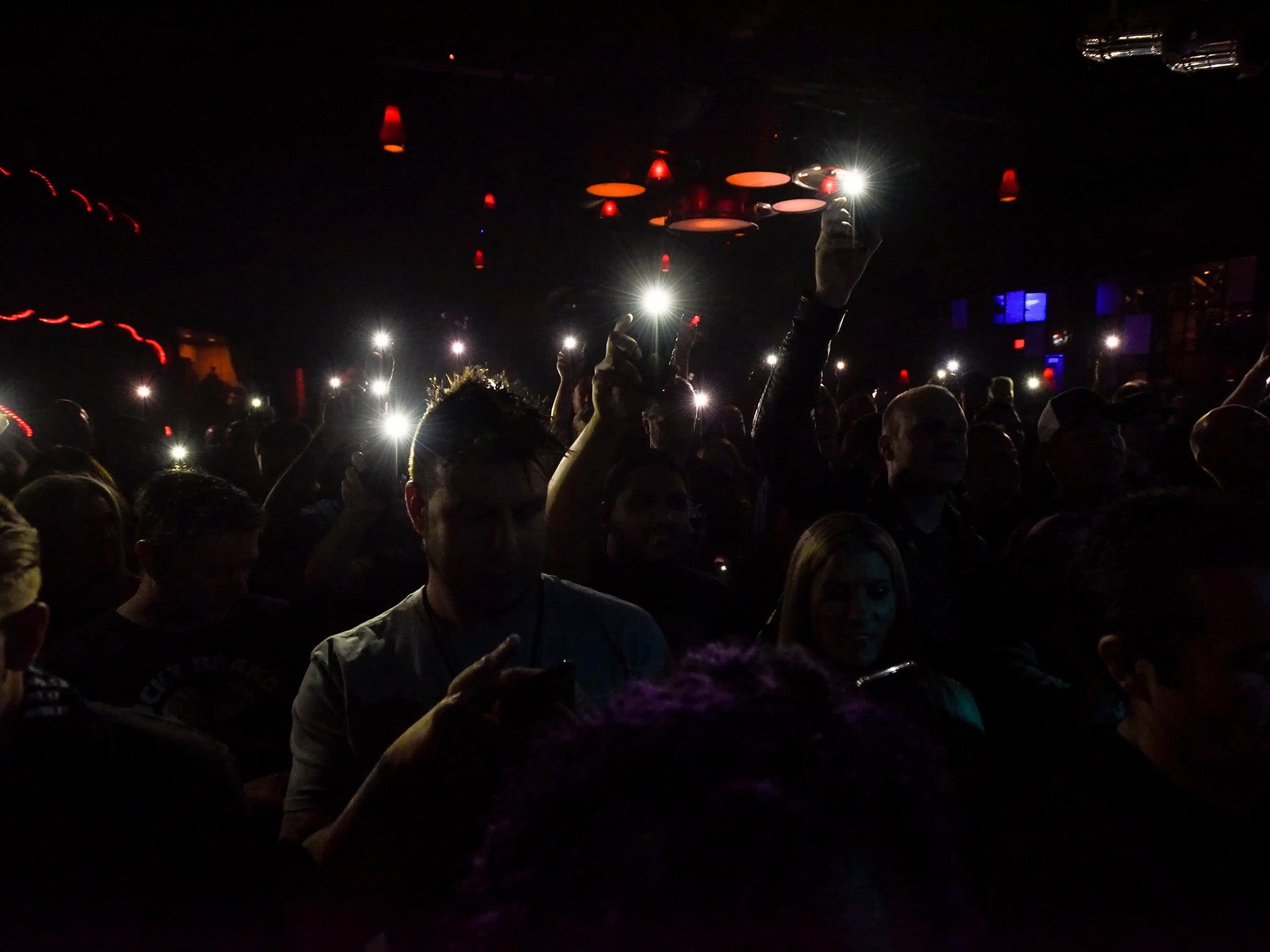 Phones should be switched off at concerts, not just put on mute