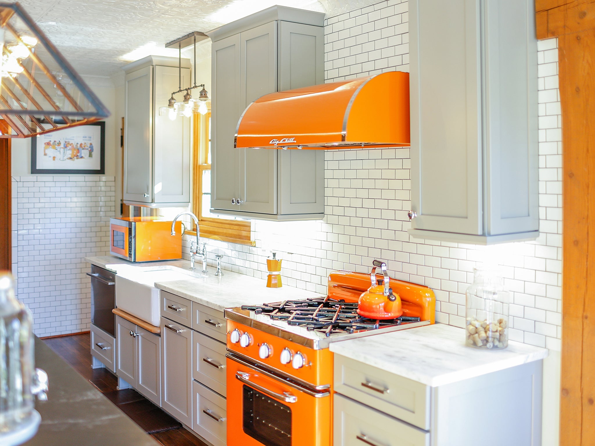 Pops of colour take the kitchen from clinical to fun