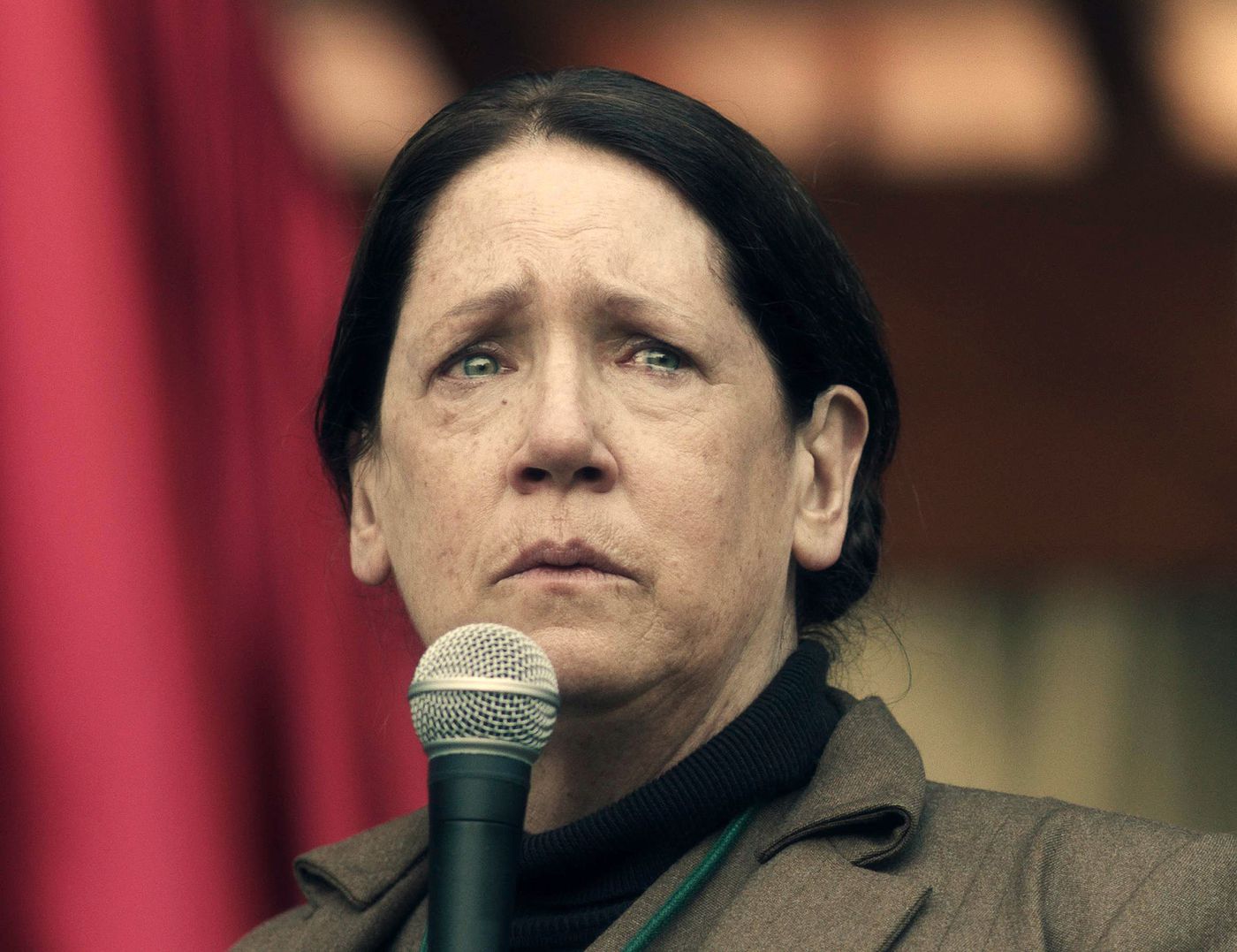 Dowd admits she fights to understand her ‘Handmaid’s Tale’ character, Aunt Lydia