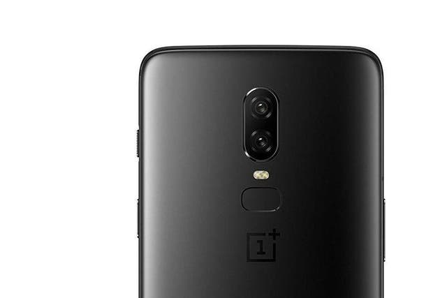 The OnePlus 6 features a 20 megapixel dual-lens camera and a Qualcomm Snapdragon 845 processor