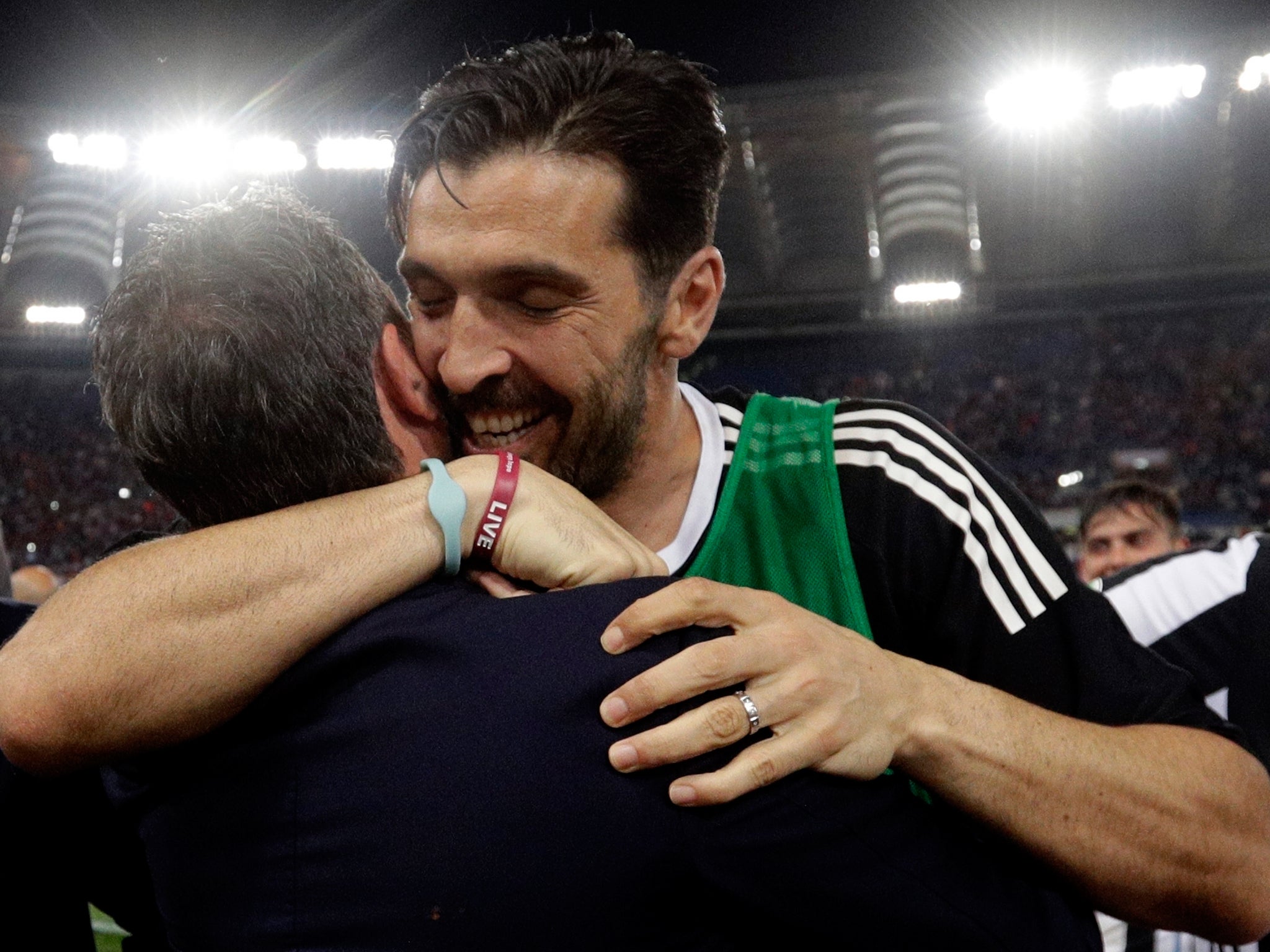 Buffon could choose to extend his playing career with another club