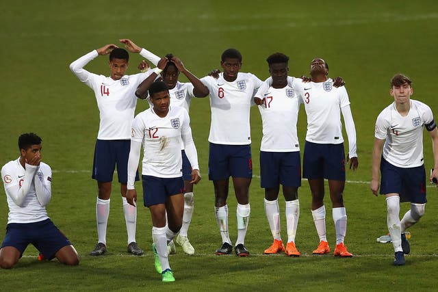 England were knocked out of the European Under-17s Championship semi-finals in a penalty shootout