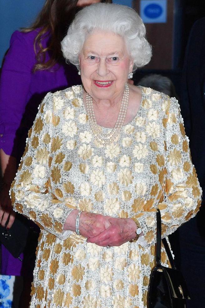 The Queen's signature pose is designed to be unthreatening (Getty)