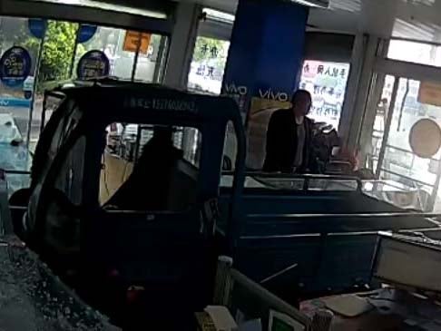 Shocking moment dog drives tuk tuk through shop window