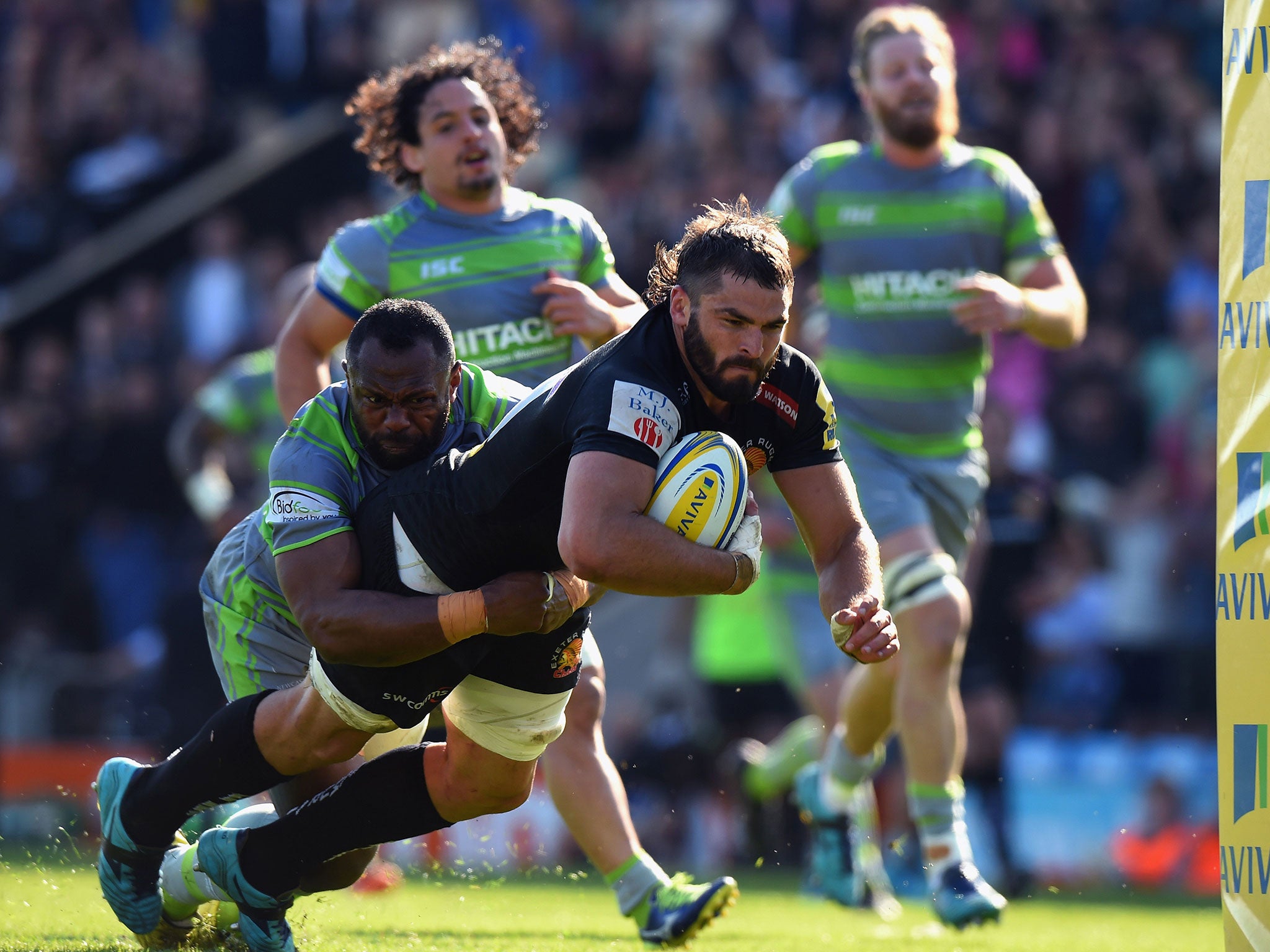 Don Armand dives over for Exeter