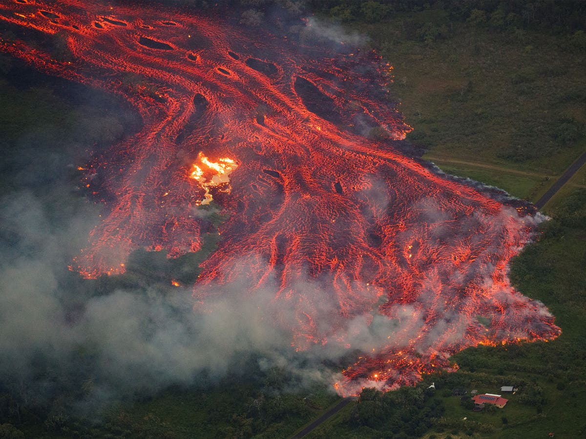 Hawaii Volcano Mans Leg ‘shattered After Being Hit By Lava Stream On His Balcony The 