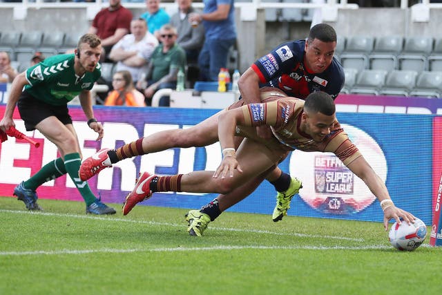Huddersfield Giants’ Darnell McIntosh touches down